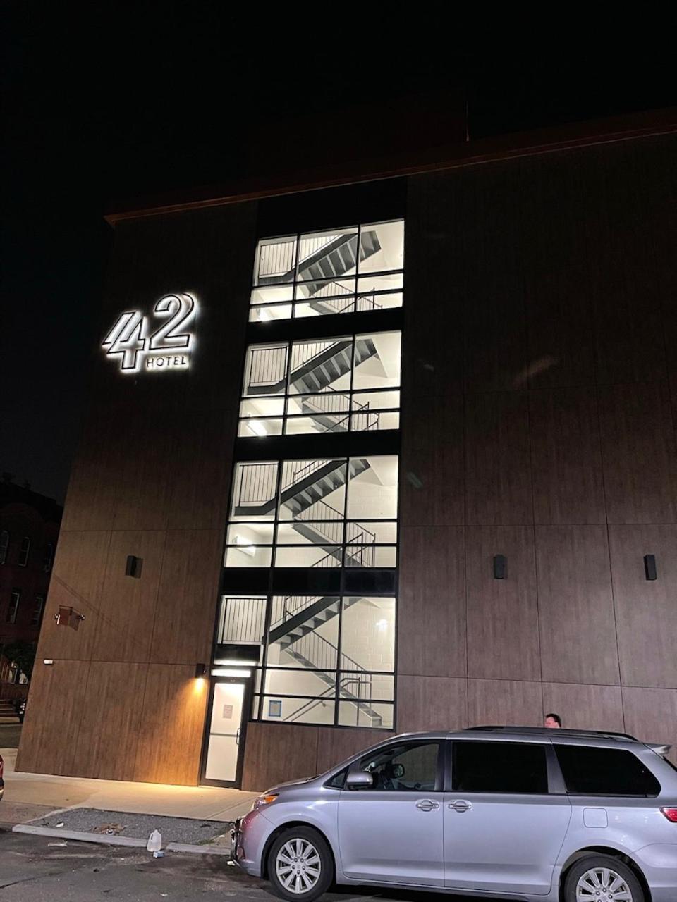 42 Hotel Williamsburg New York Exterior photo